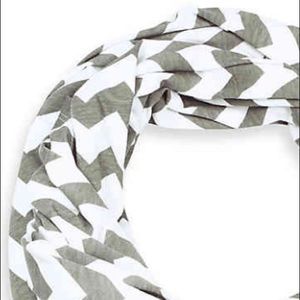 Meet your Posher, Adrienne